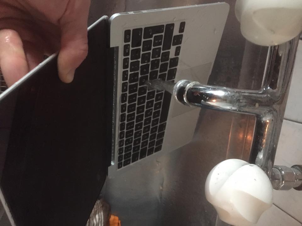 Apple Mac Book Pro Wasserschaden reparatur 1