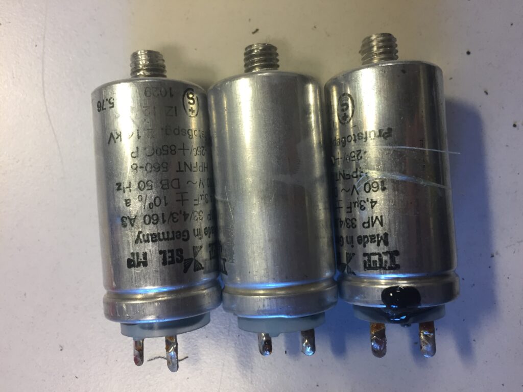 Die drei Motorkondensatoren von der ReVox A77