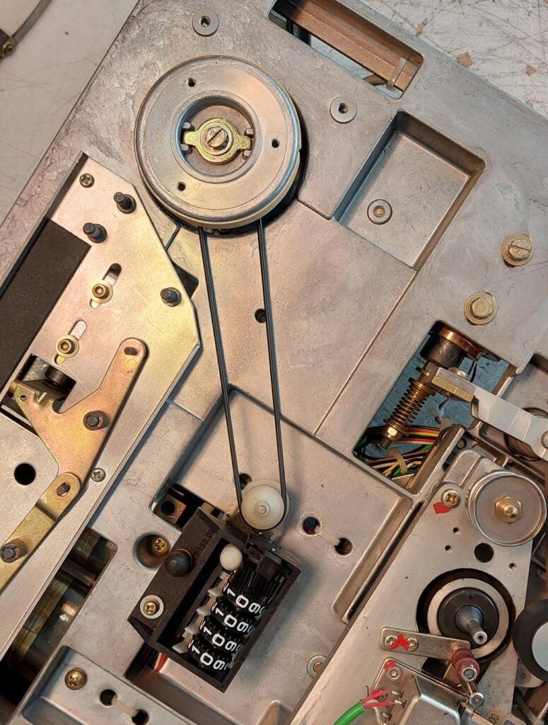 Revox B77 Revision Antriebsriemen freilegen, Zählwerk reparieren